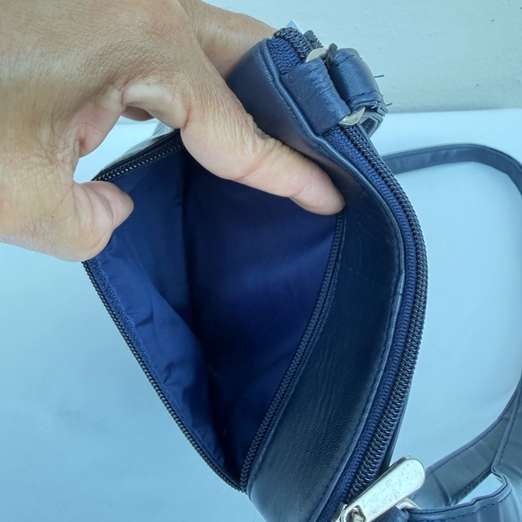 Genuine Leather Crossbody Bag with Triple Zip Front 👜💙 - Picture 8 of 16